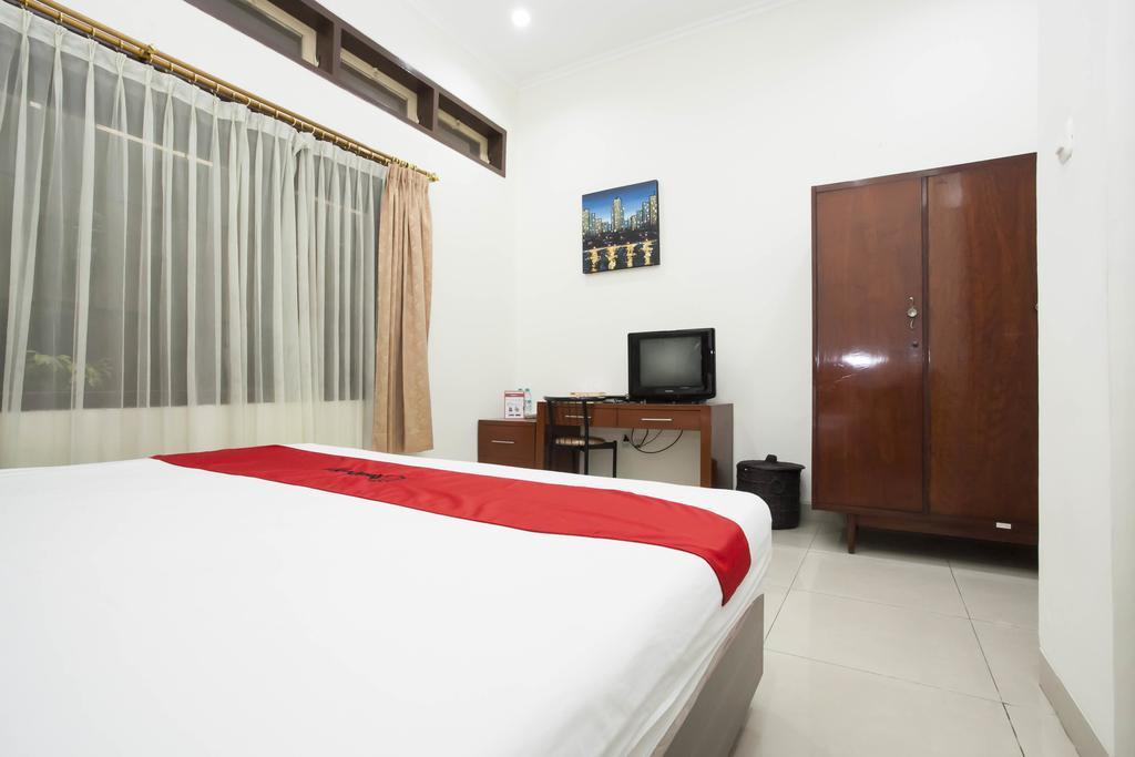 Hotel Reddoorz Near Balai Kota Surabaja Exteriér fotografie