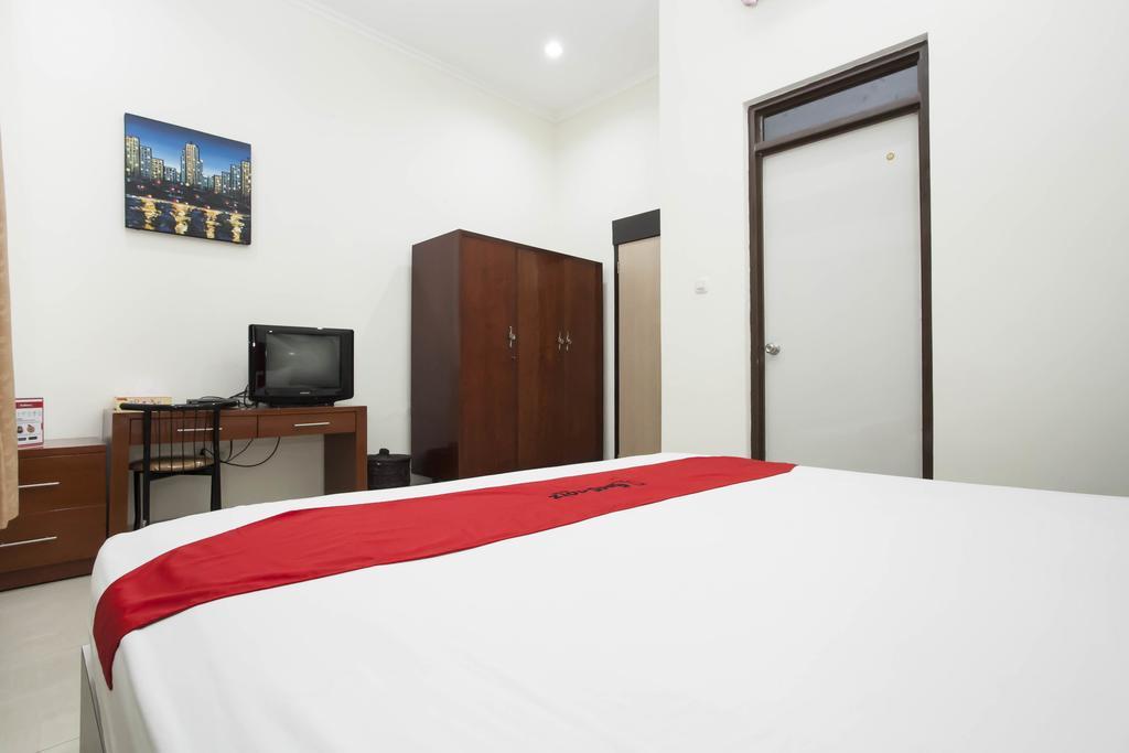 Hotel Reddoorz Near Balai Kota Surabaja Exteriér fotografie